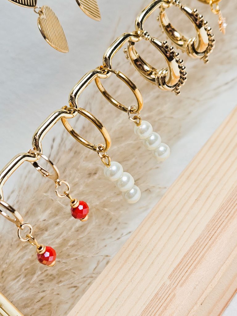 kleine-oorbellen-goud-en-rood