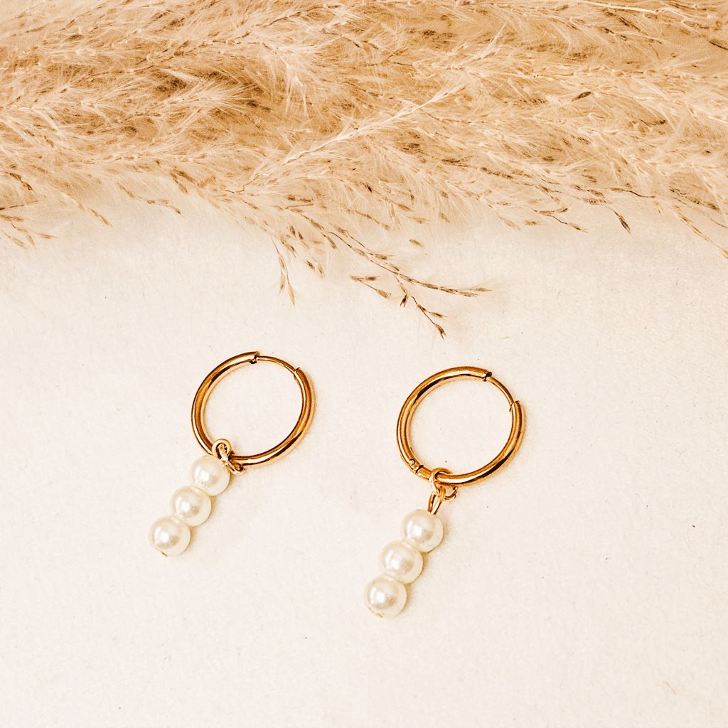 OORBELLEN PEARL kleine-oorbellen-goud-met-parels-wit