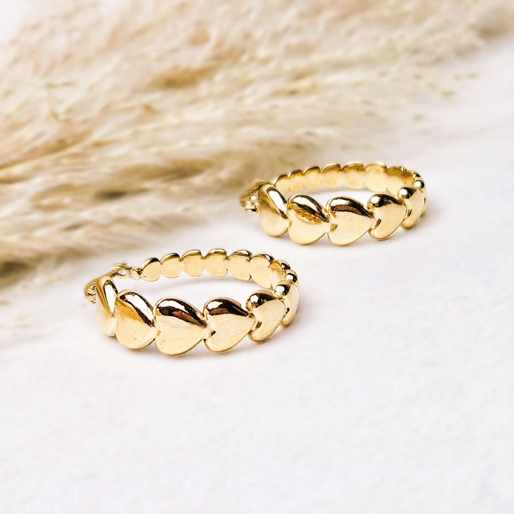 OORBELLEN BIG HEARTS oorbellen-hartjes-goud-big-hearts-earrings