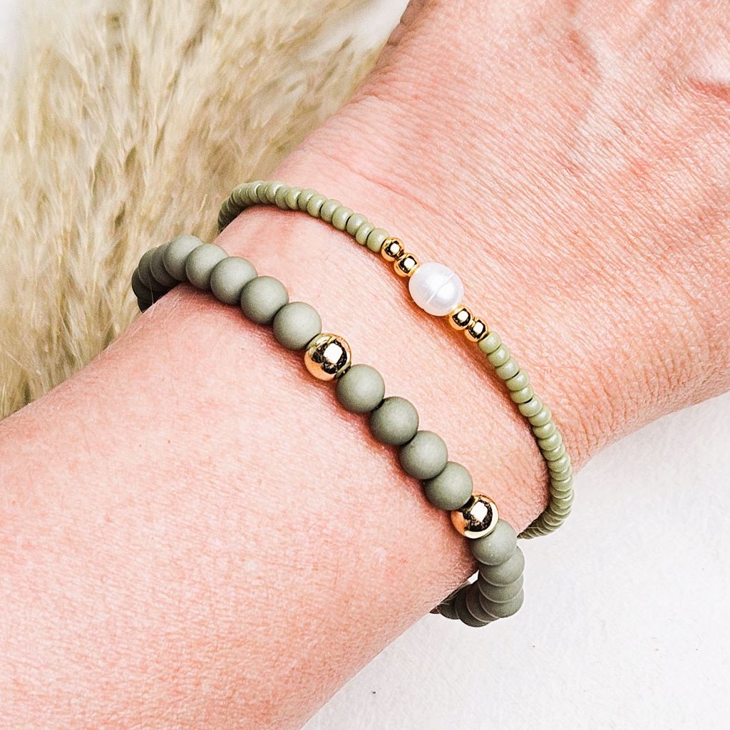 groen-kralenarmband-met-zoetwaterparel