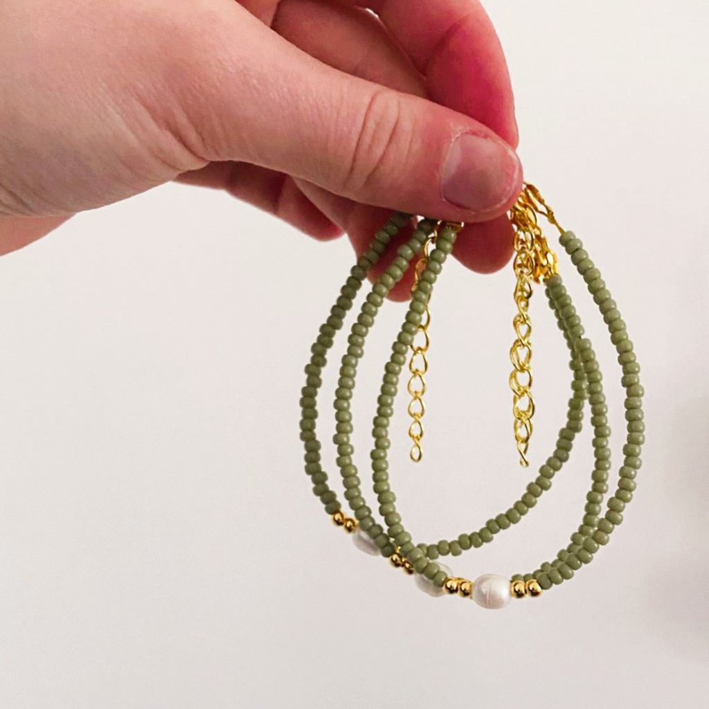 groen-kralenarmband-met-zoetwaterparel